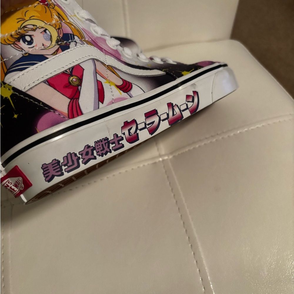 Vans x Sailor Moon SK8-HI – Women’s 6 / Men’s 4.5 – Brand New - Picture 6 of 9